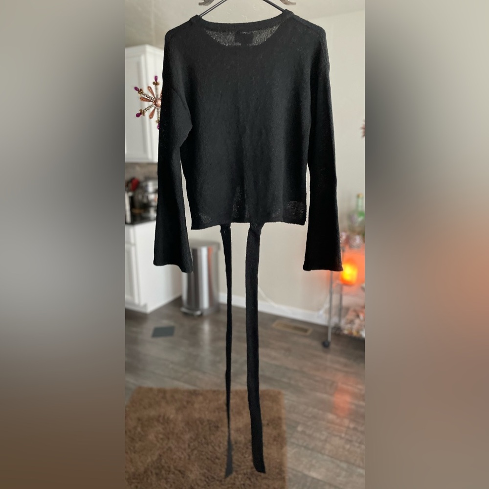 Elegant Black Tie-Front Sweater - Picture 5 of 7
